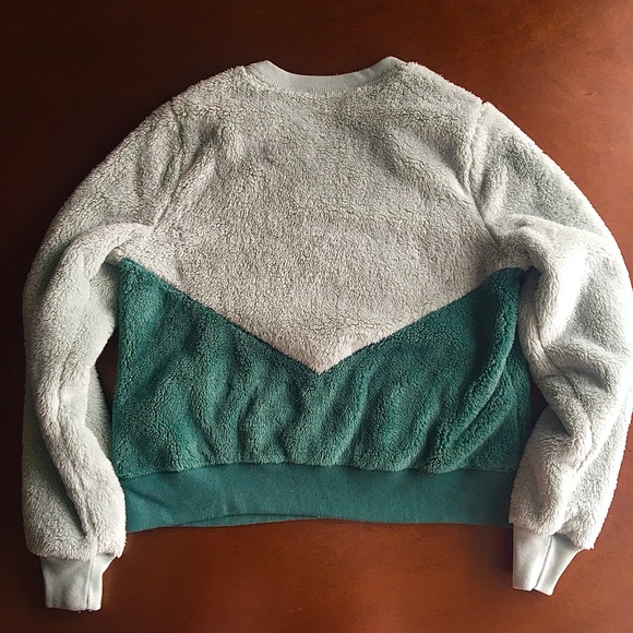 Abercrombie Sherpa Green Chevron Sweatshirt - Picture 2 of 4